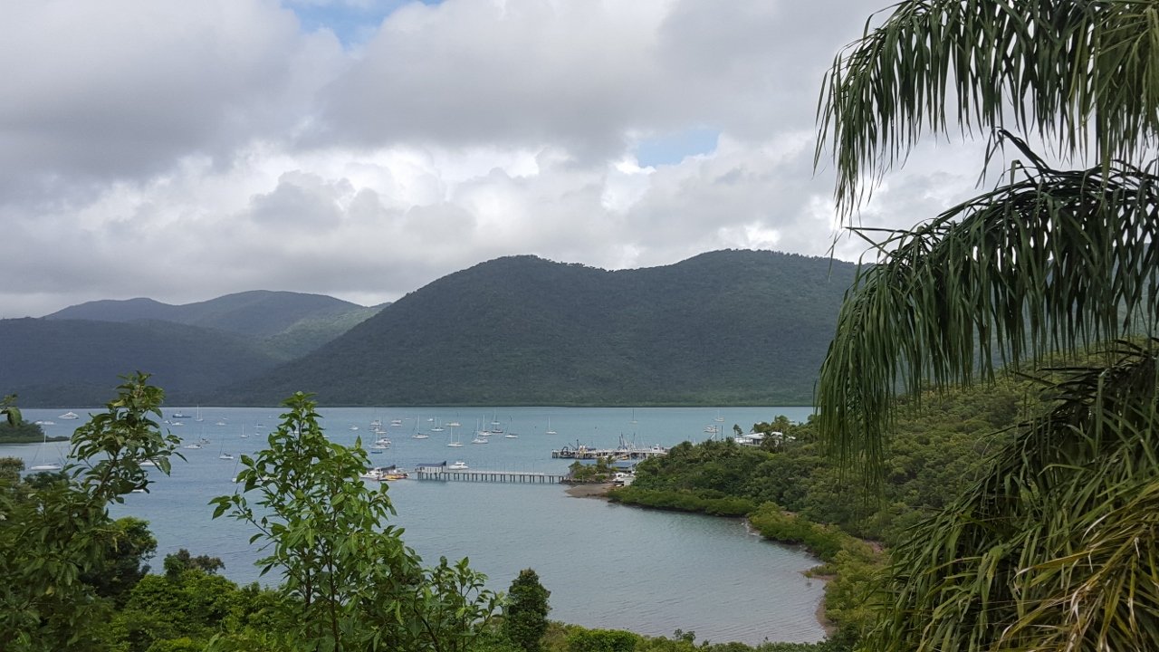 4 Harbour Avenue SHUTE HARBOUR 1