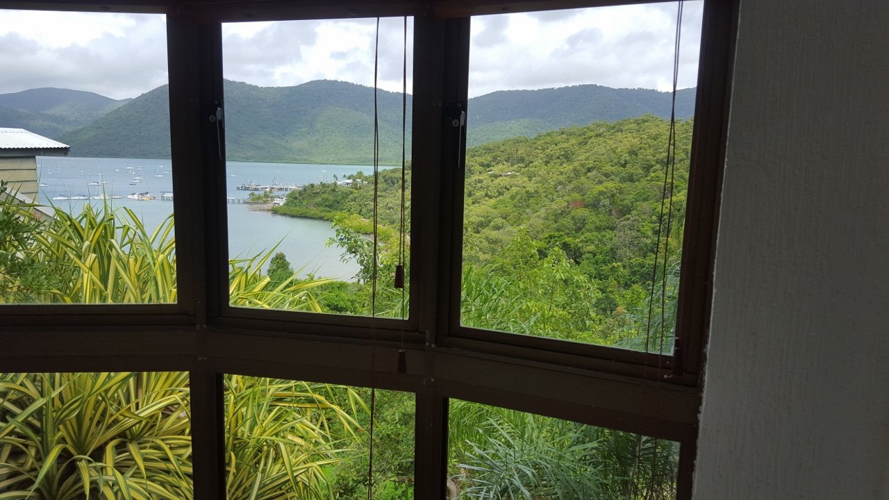 4 Harbour Avenue SHUTE HARBOUR 5