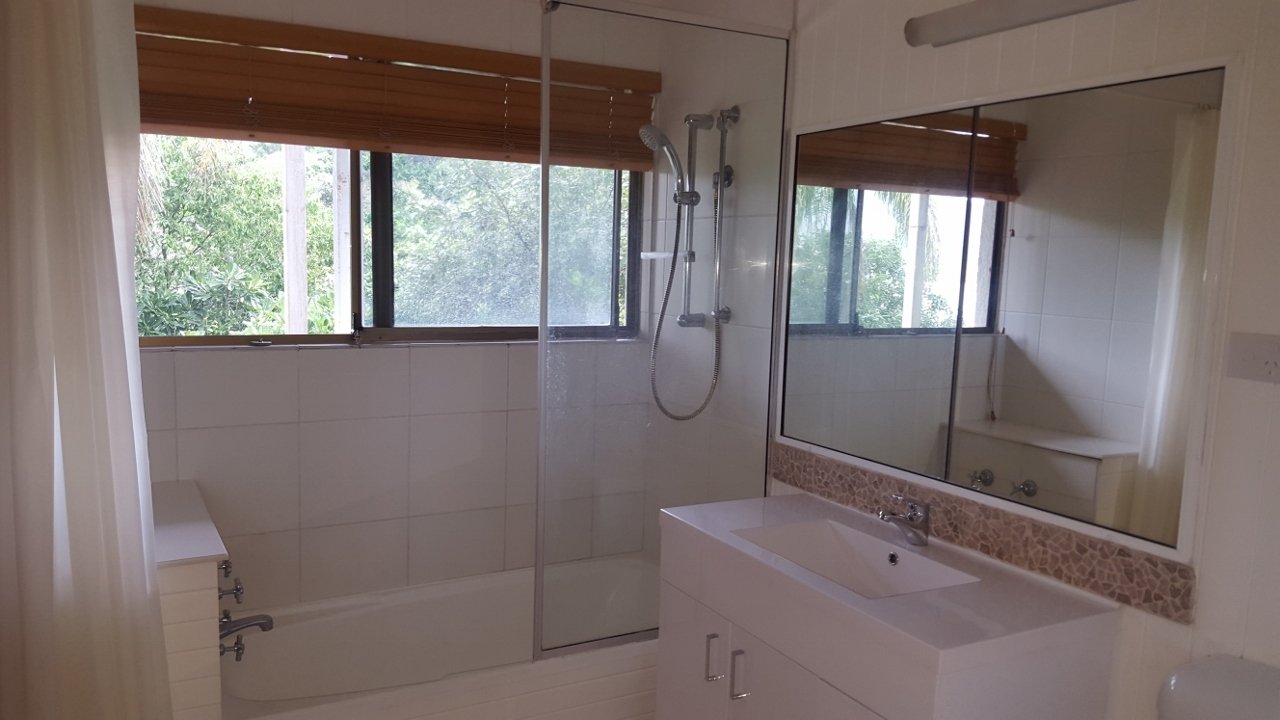 4 Harbour Avenue SHUTE HARBOUR 8