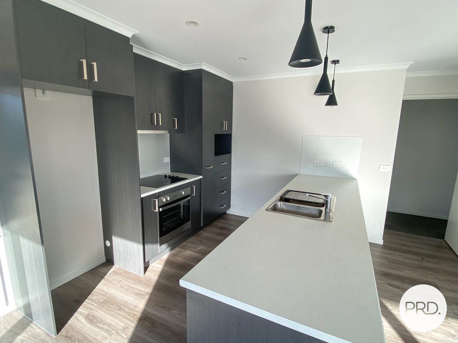 4 Harmsworth Road OAKDOWNS 3