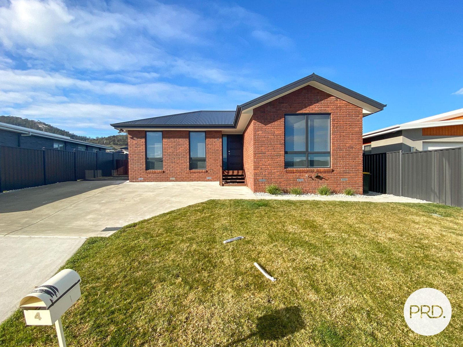 4 Harmsworth Road OAKDOWNS 17