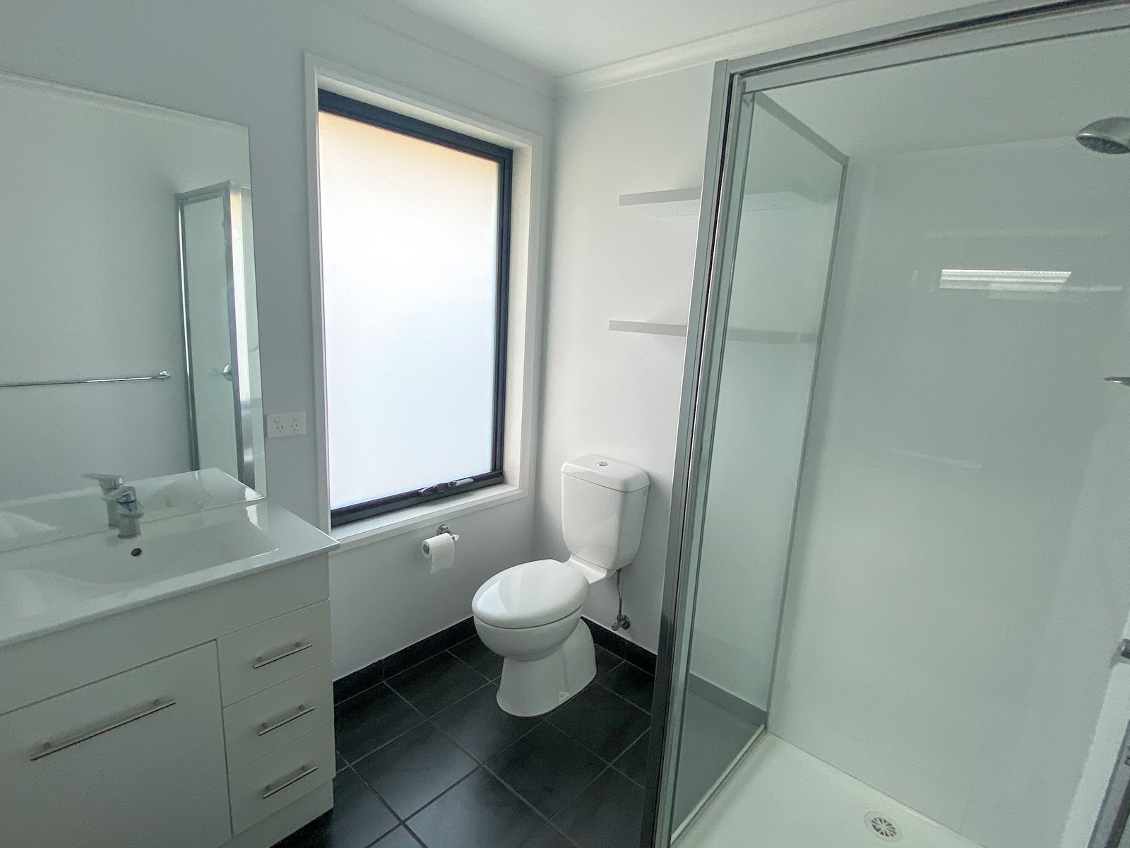 4 Harmsworth Road OAKDOWNS 9