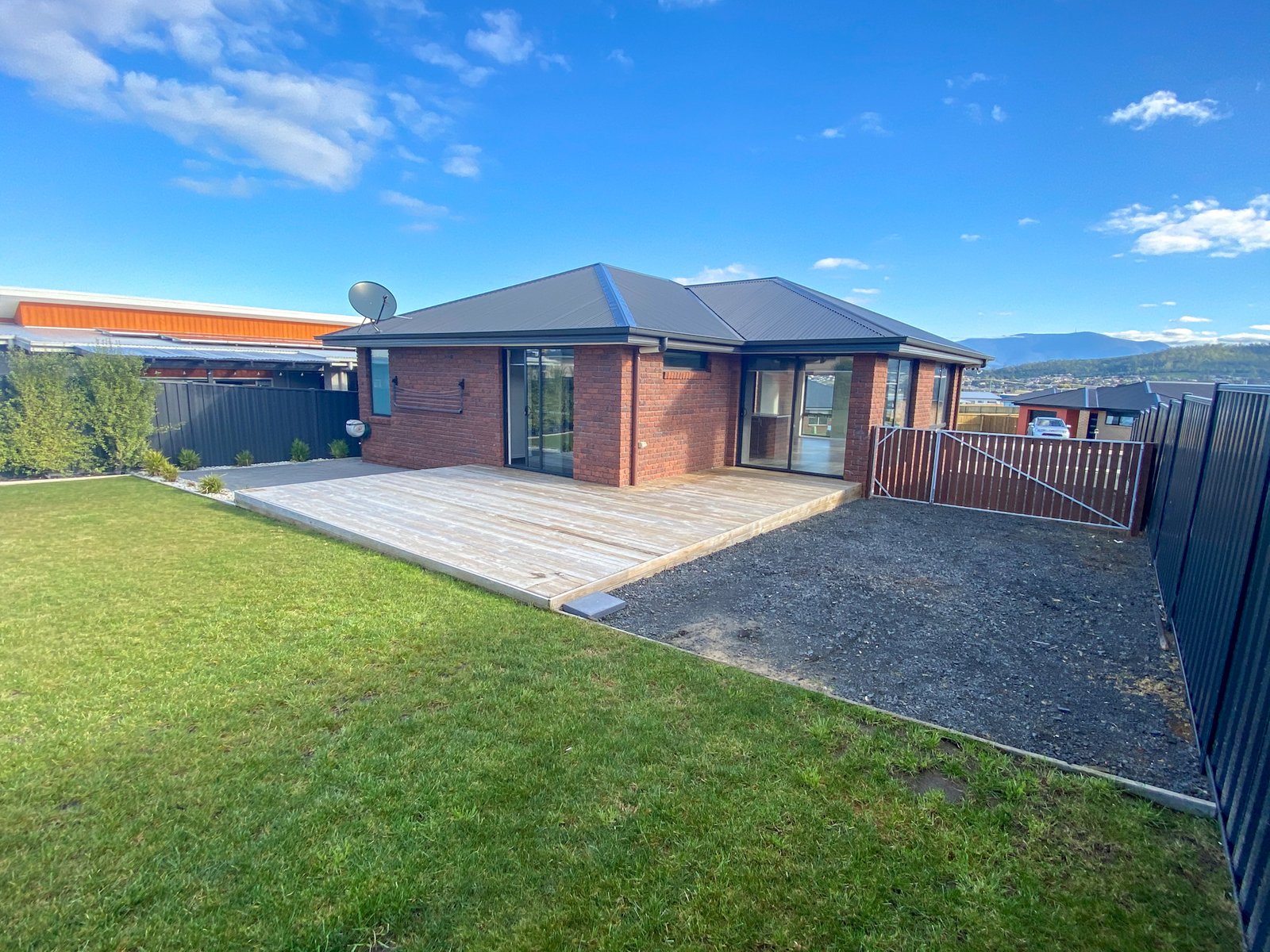 4 Harmsworth Road OAKDOWNS 14