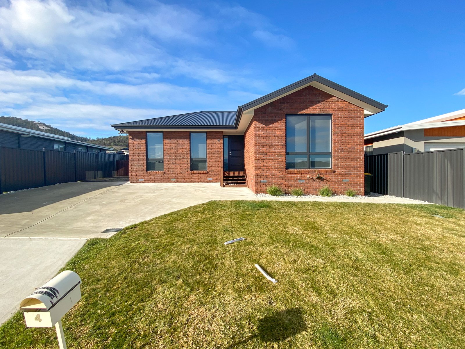 4 Harmsworth Road OAKDOWNS 1