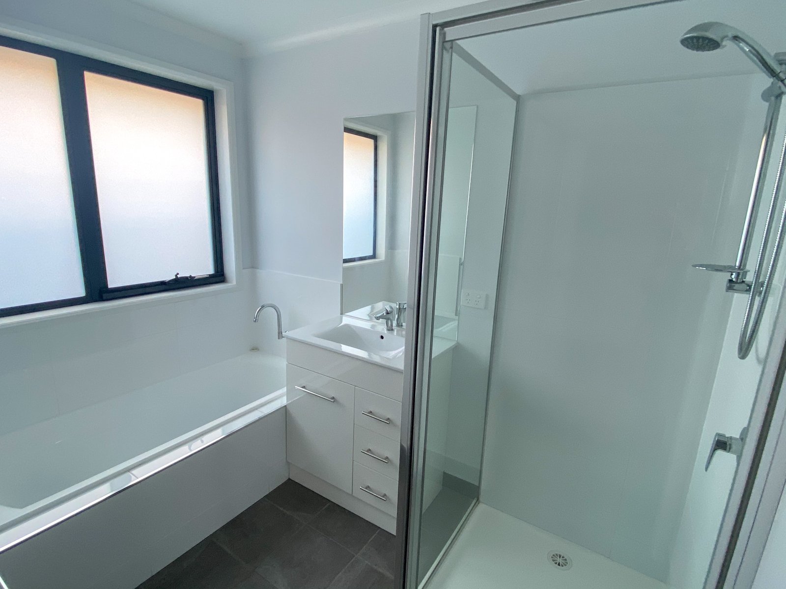 4 Harmsworth Road OAKDOWNS 12