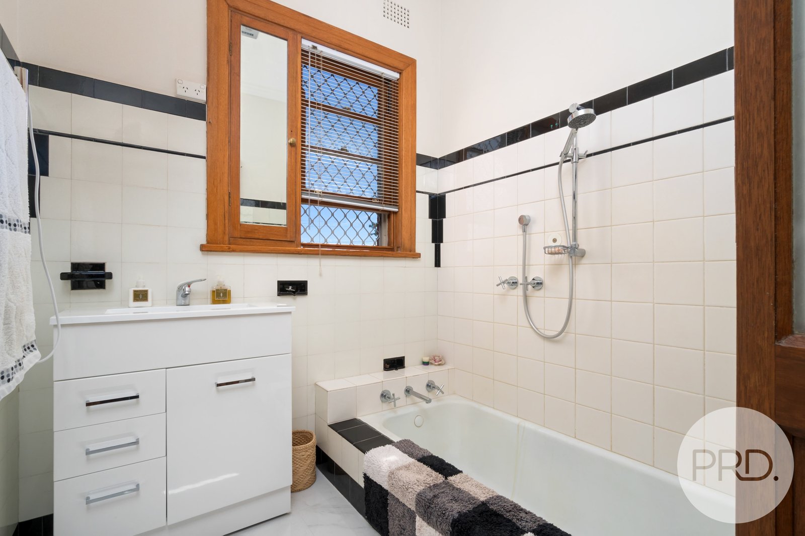 4 Heath Street TURVEY PARK 10