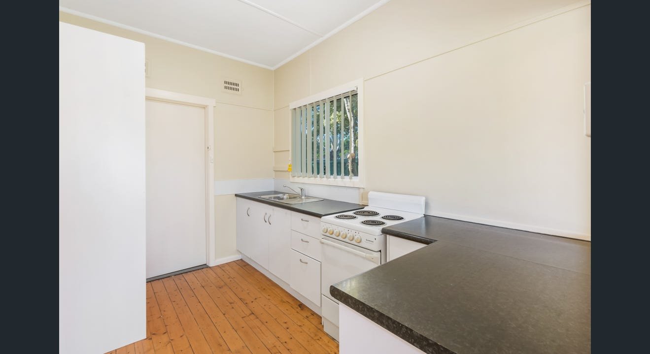 4 Heininger Street DAPTO 2