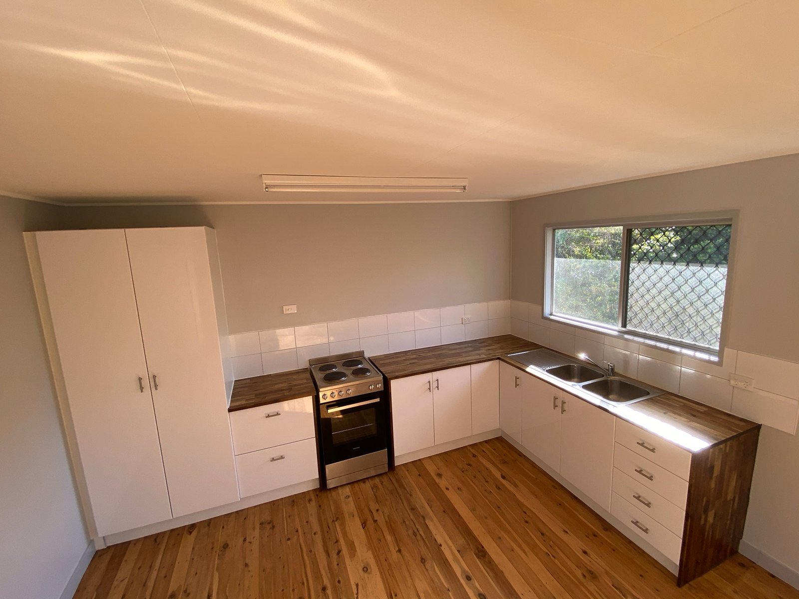 4 HENDERSON Street MIRIAM VALE 8