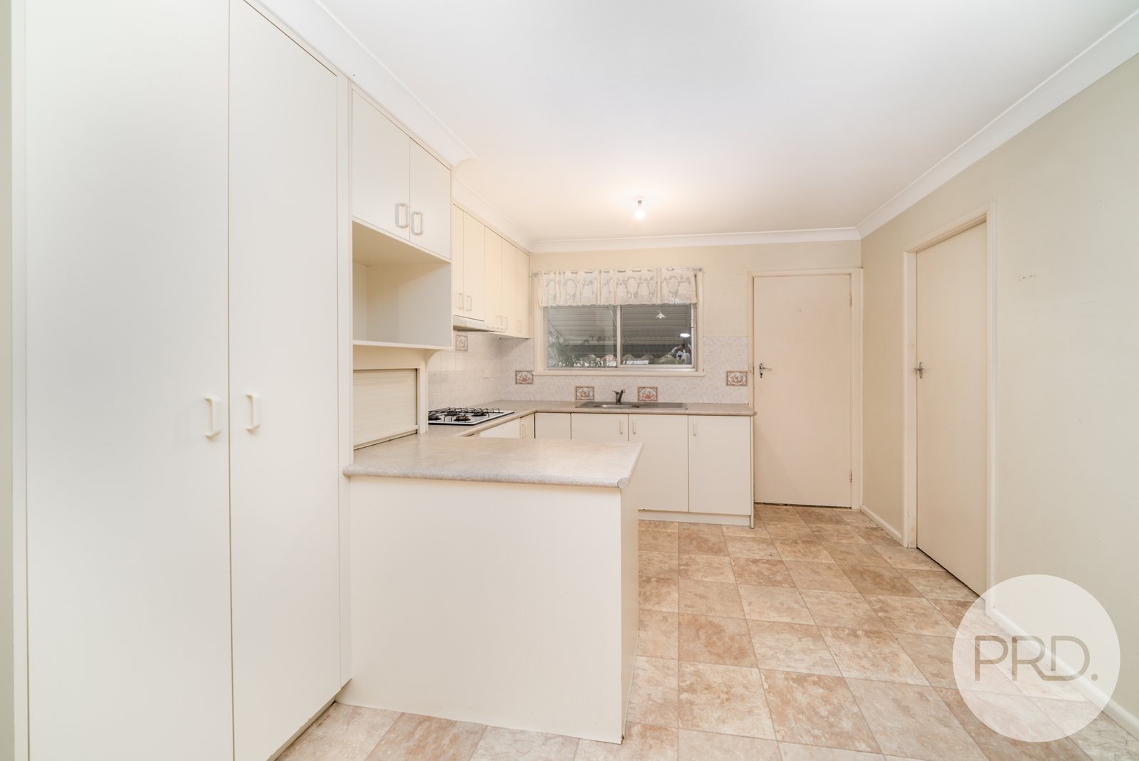 4 Holloway Street TOLLAND 2