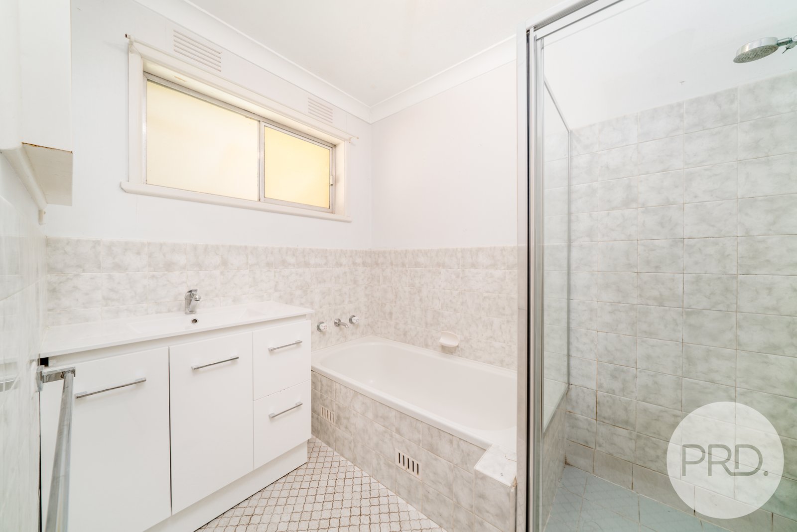 4 Holloway Street TOLLAND 8