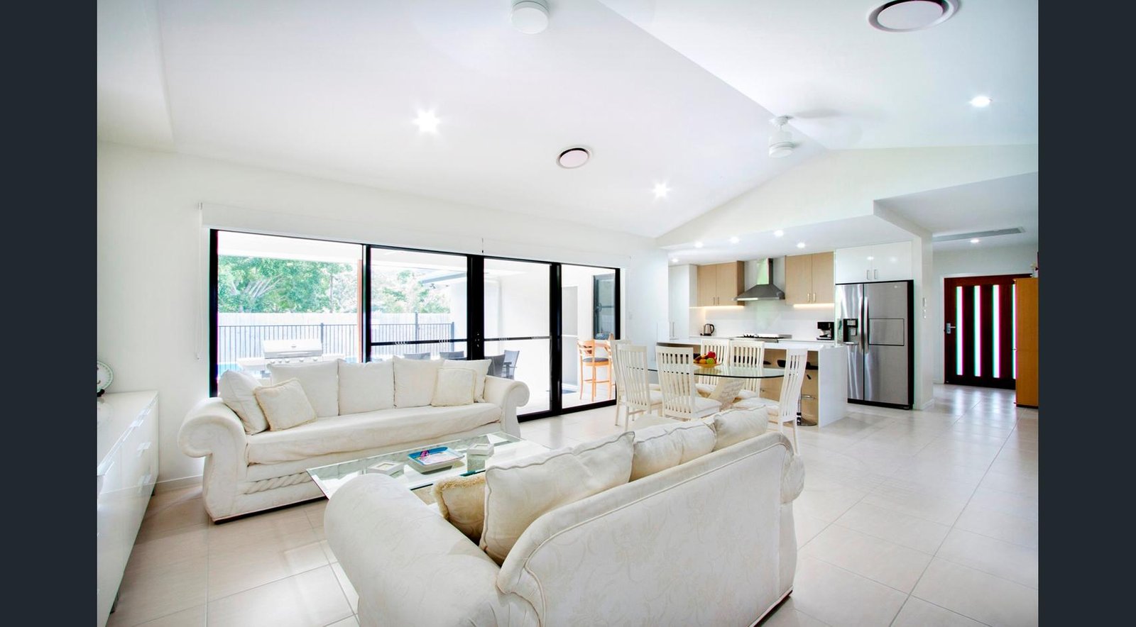 4 Homestead Place CANNONVALE 2