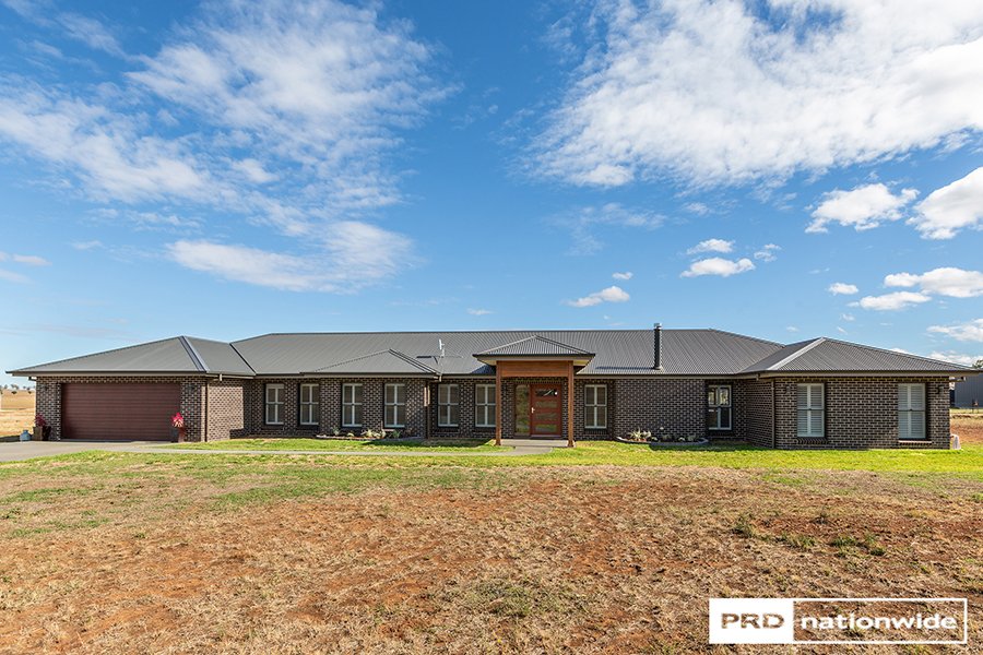 4 Horseshoe Place TAMWORTH 1