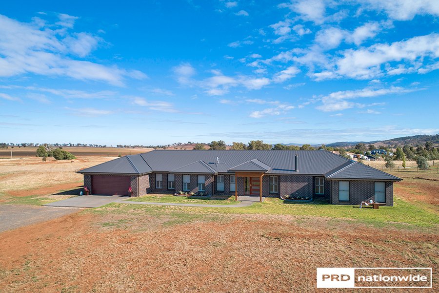 4 Horseshoe Place TAMWORTH 2