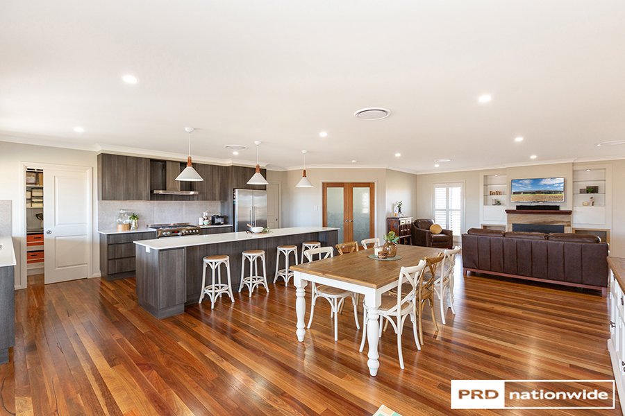 4 Horseshoe Place TAMWORTH 5