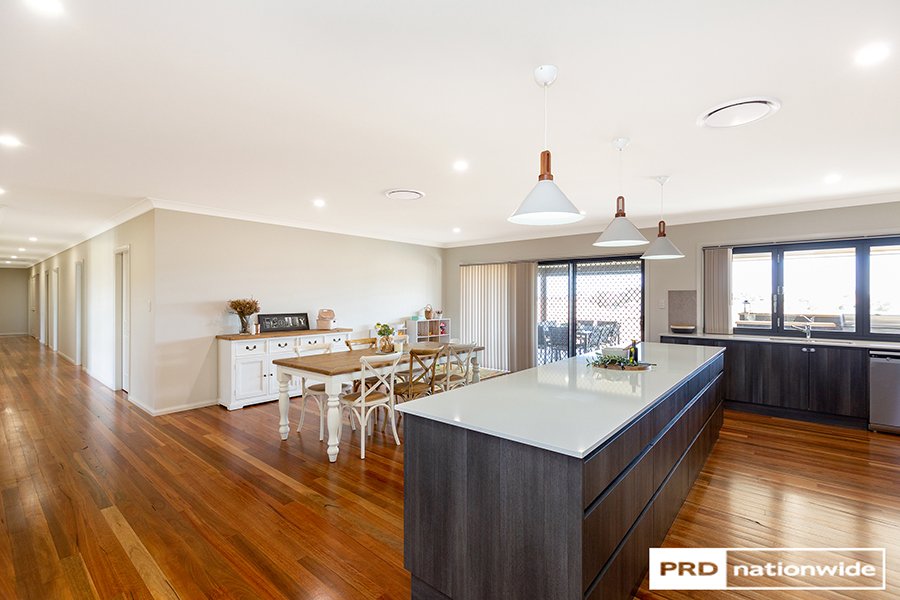 4 Horseshoe Place TAMWORTH 6