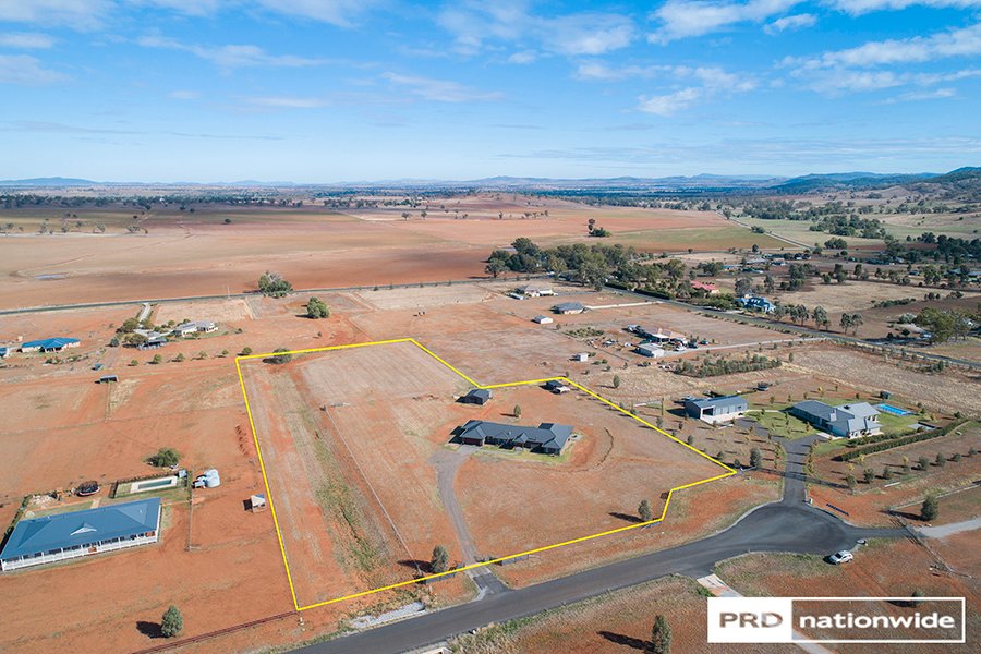 4 Horseshoe Place TAMWORTH 21