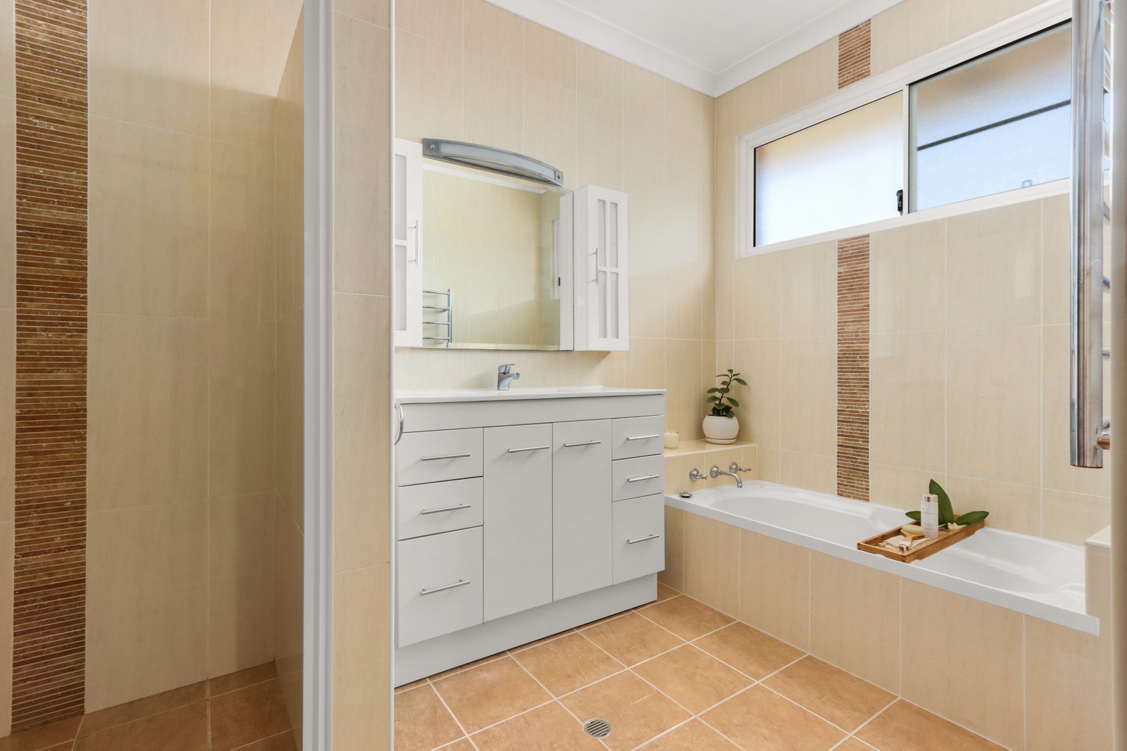 4 Illinga Place LUGARNO 9