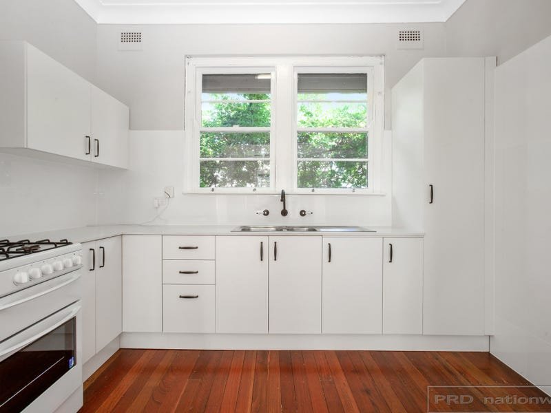 4 Irving Street BERESFIELD 2