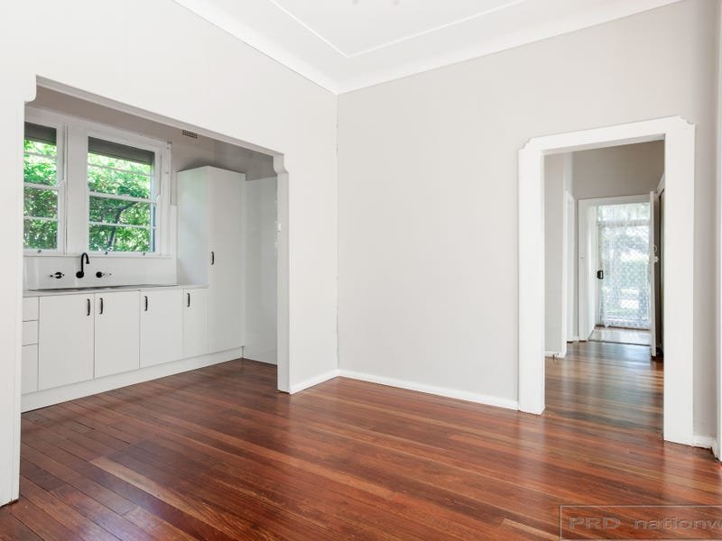 4 Irving Street BERESFIELD 3