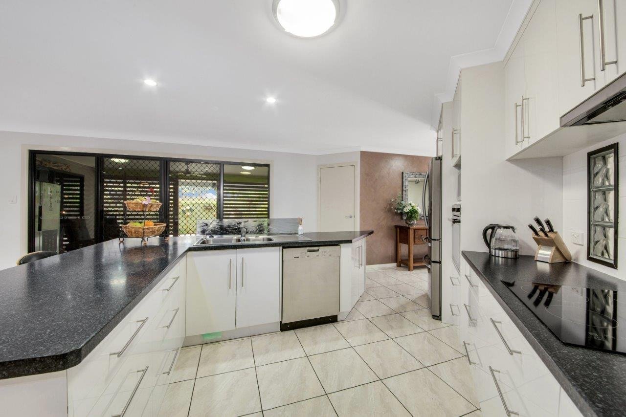 4 JENNY LIND Court BOYNE ISLAND 3