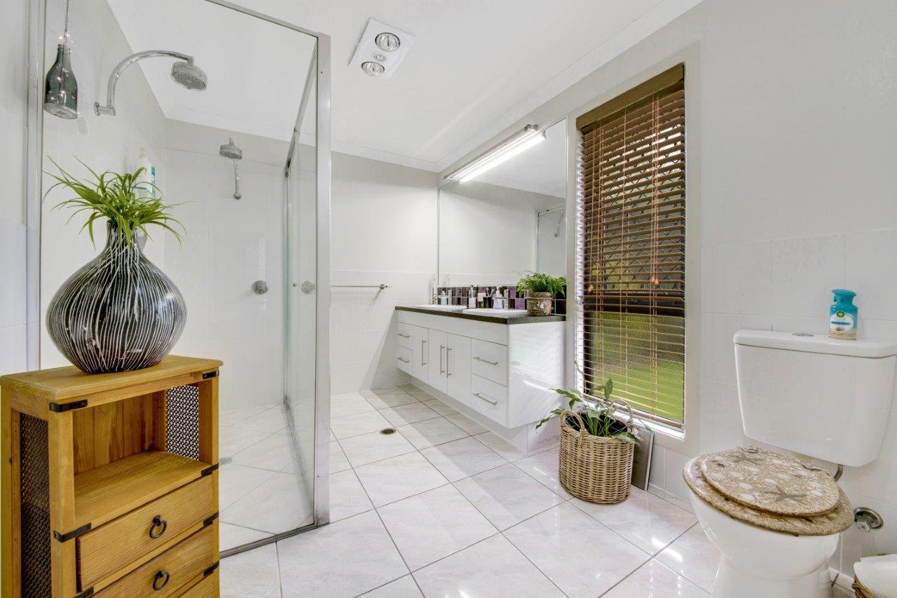 4 JENNY LIND Court BOYNE ISLAND 8