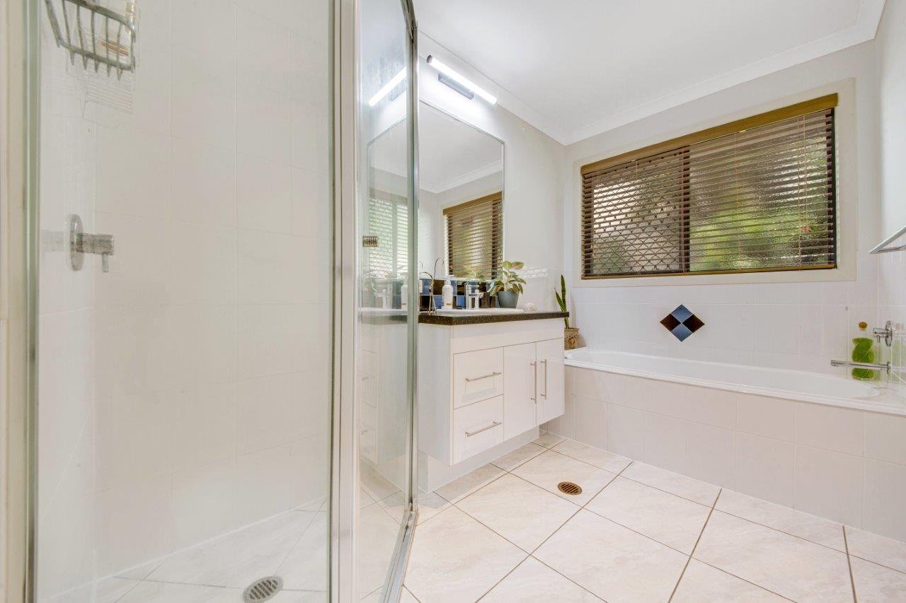 4 JENNY LIND Court BOYNE ISLAND 12