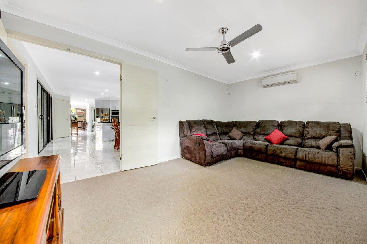 4 JENNY LIND Court BOYNE ISLAND 14