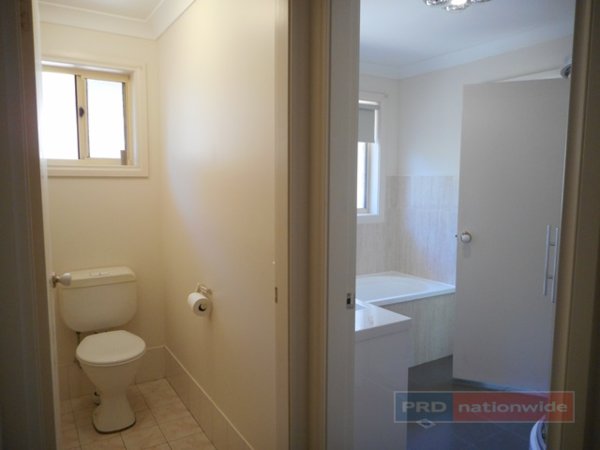 4 Jillabenan Close TUMUT 7