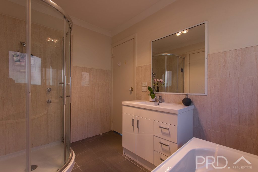 4 Jillabenan Close TUMUT 8