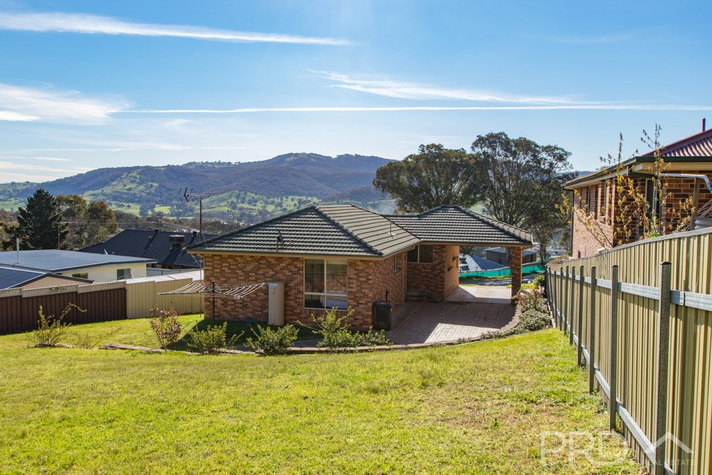4 Jillabenan Close TUMUT 12