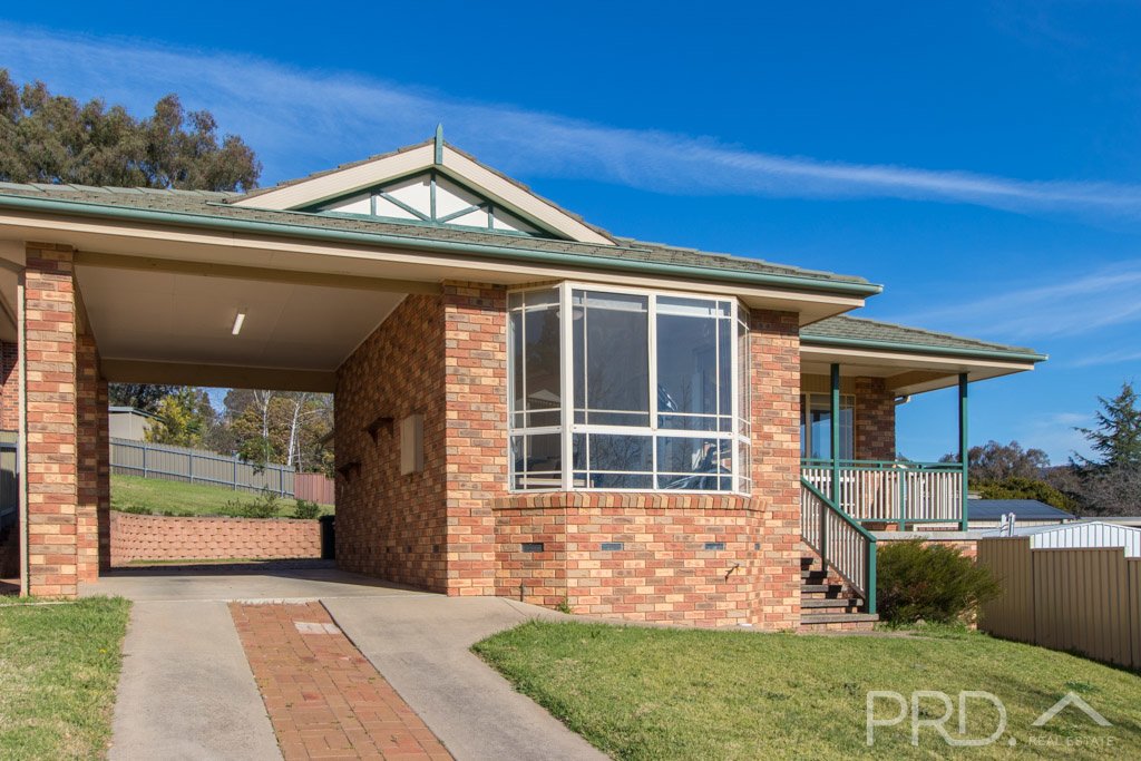 4 Jillabenan Close TUMUT 13