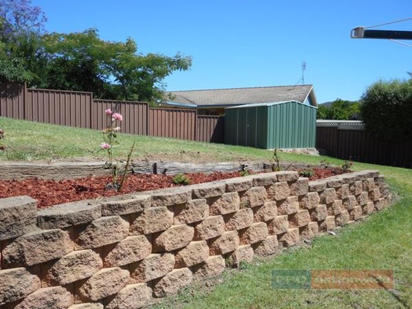 4 Jillabenan Close TUMUT 9