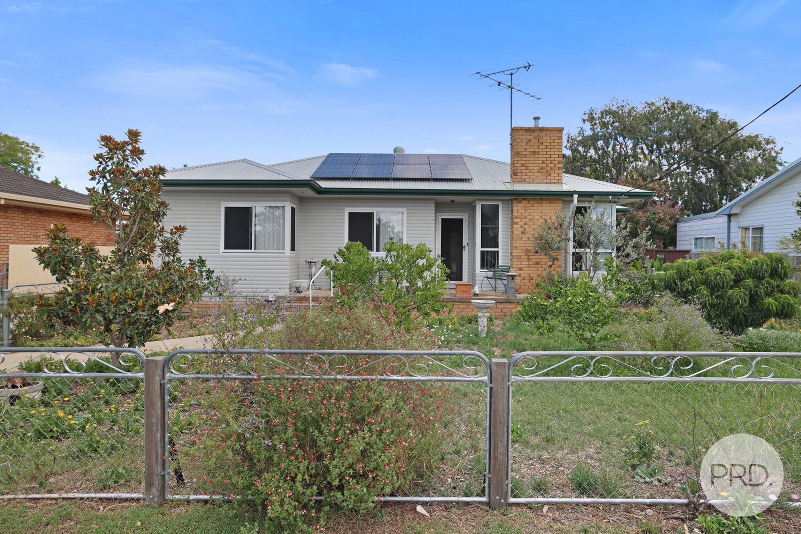 4 Joan Street TAMWORTH 18