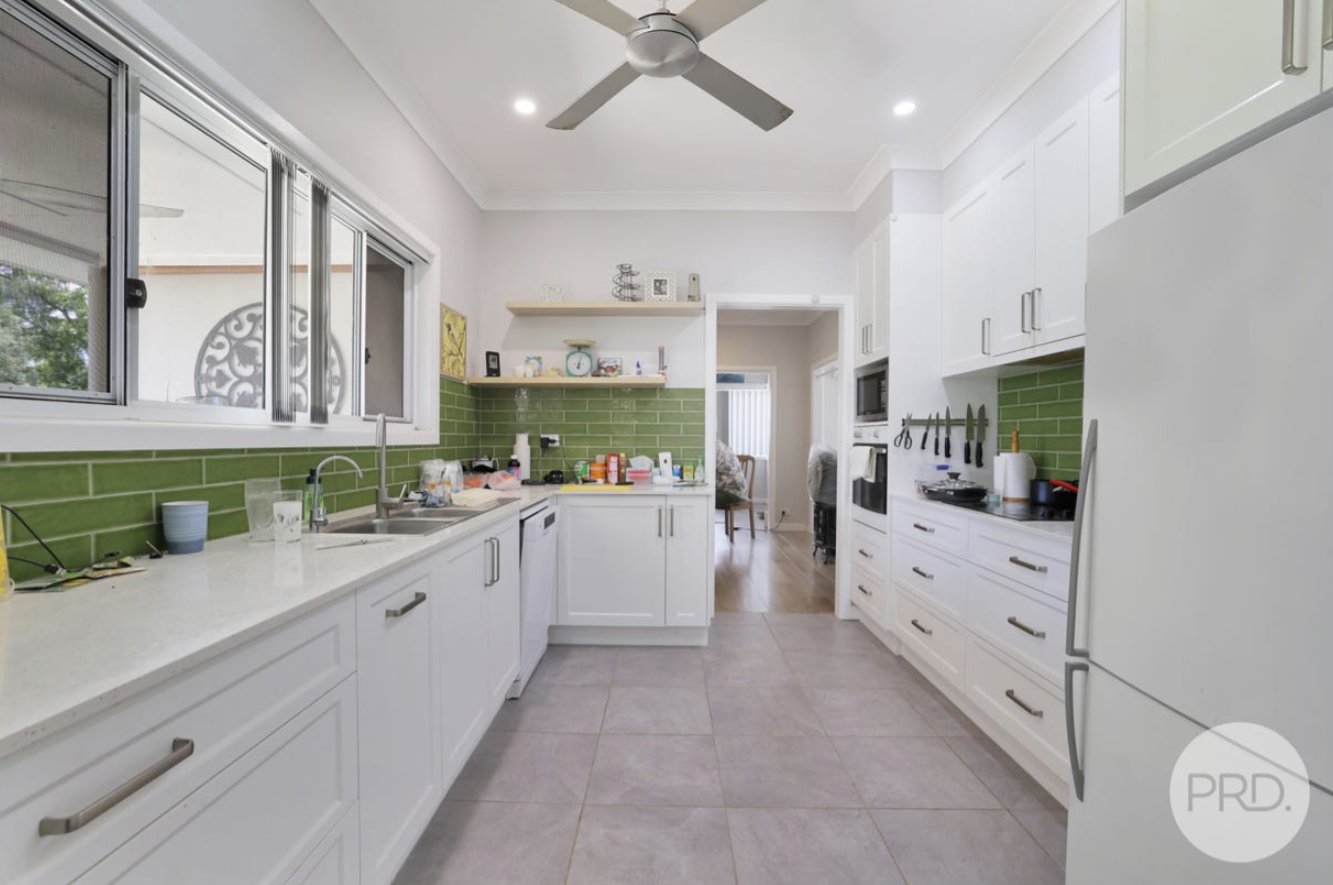4 Joan Street TAMWORTH 6