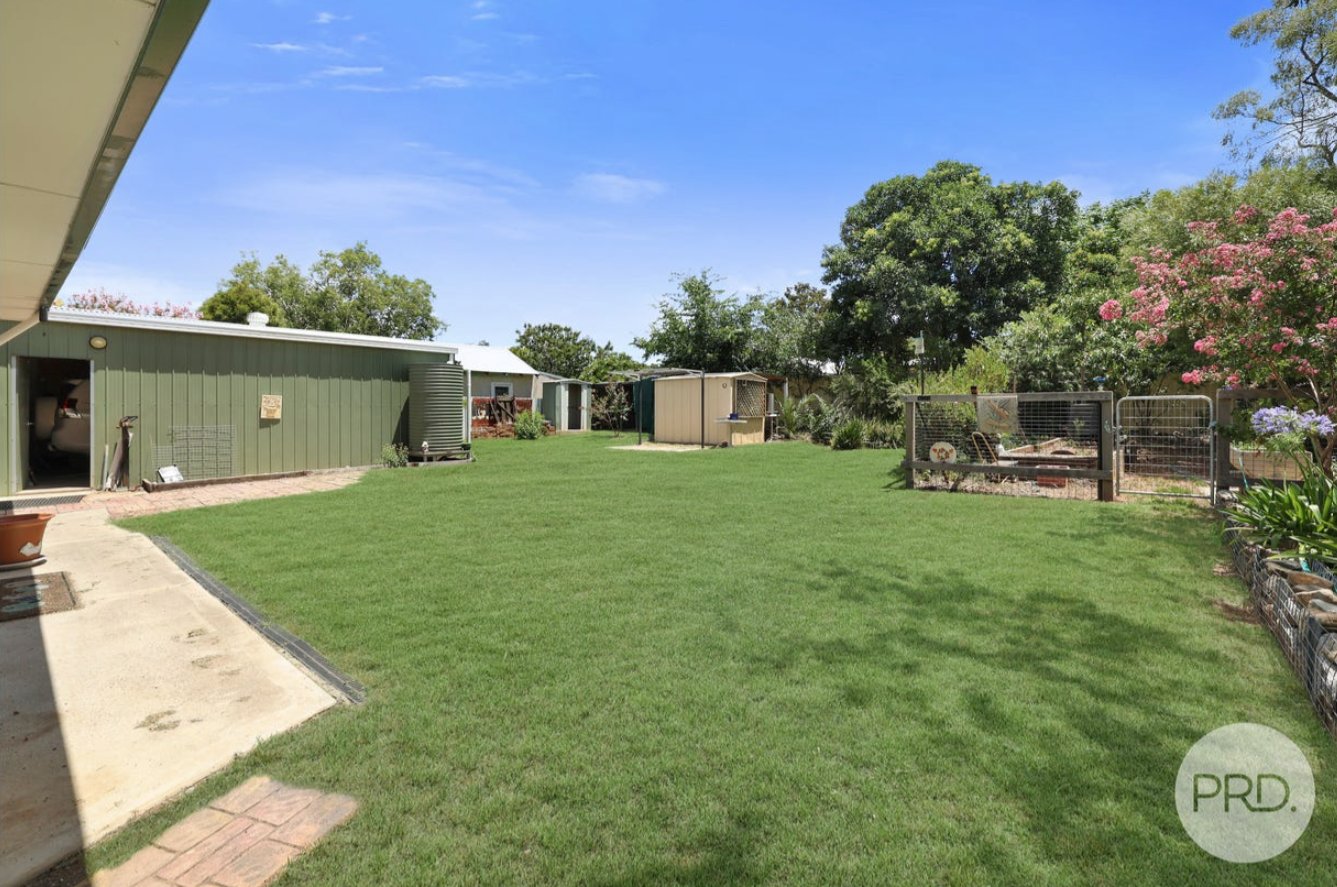 4 Joan Street TAMWORTH 7