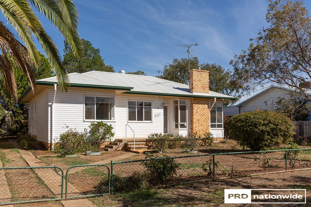 4 Joan Street TAMWORTH 1