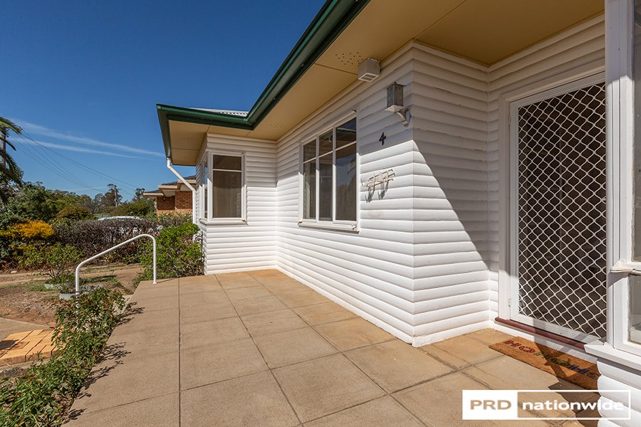 4 Joan Street TAMWORTH 2