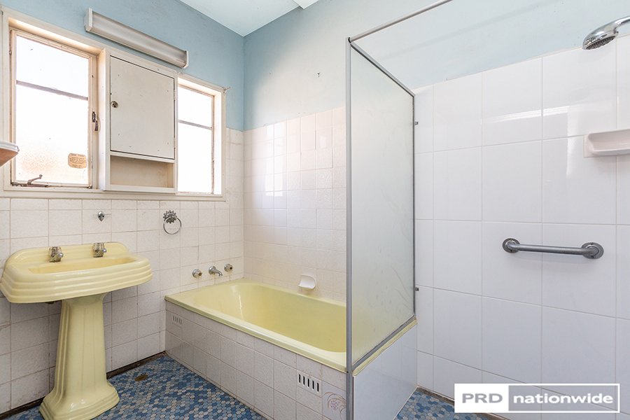 4 Joan Street TAMWORTH 5