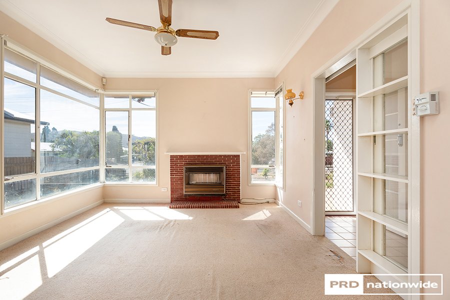 4 Joan Street TAMWORTH 6