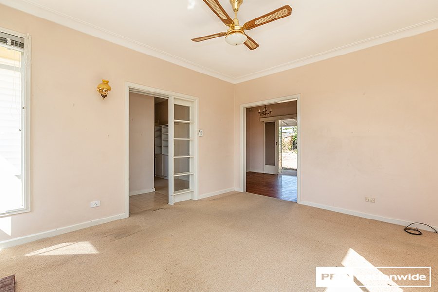 4 Joan Street TAMWORTH 8
