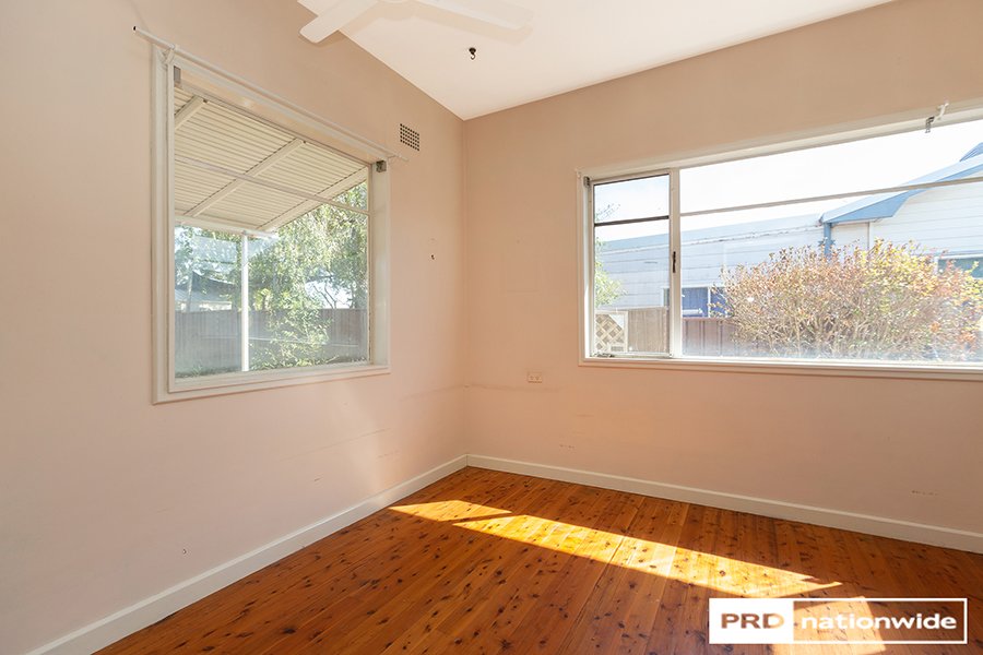 4 Joan Street TAMWORTH 9