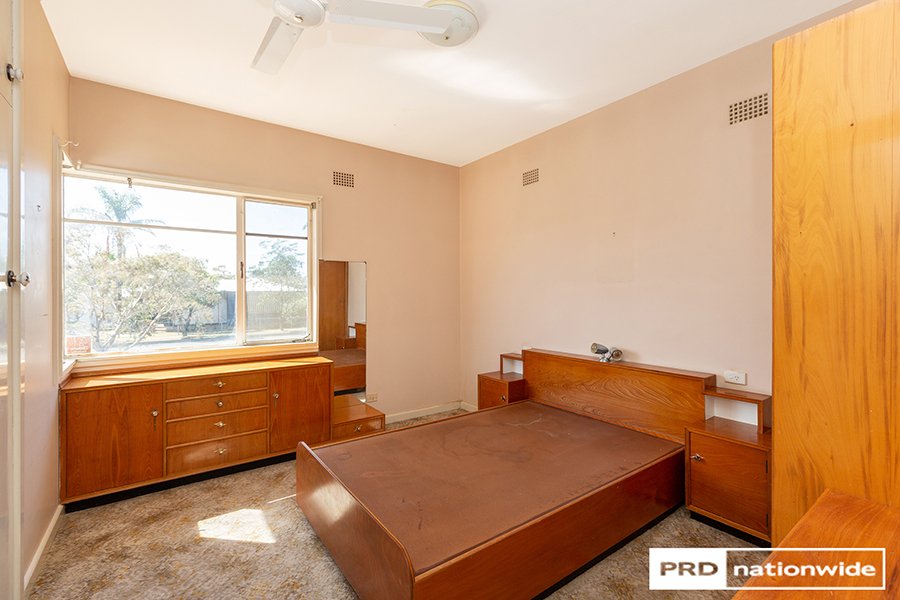 4 Joan Street TAMWORTH 10