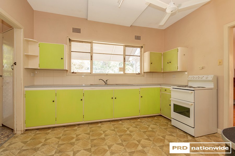 4 Joan Street TAMWORTH 13