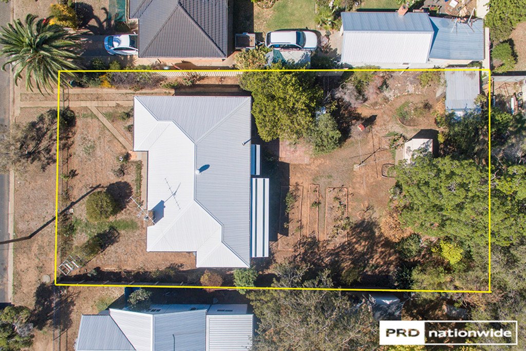 4 Joan Street TAMWORTH 18