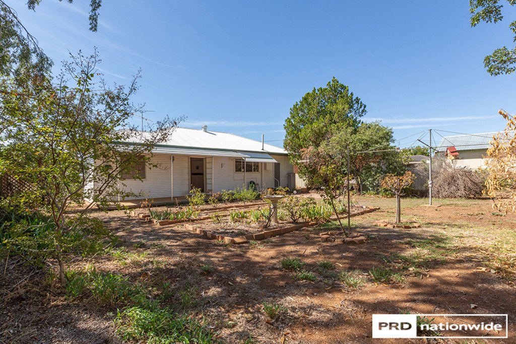 4 Joan Street TAMWORTH 19