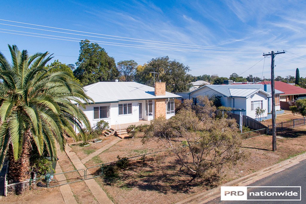 4 Joan Street TAMWORTH 20