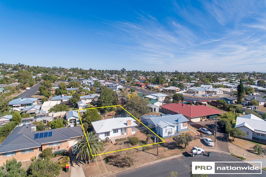 4 Joan Street TAMWORTH 24