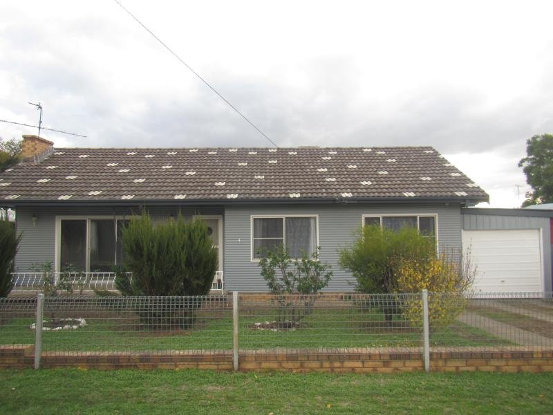 4 John Street TAMWORTH 1