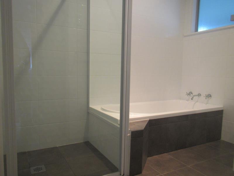 4 John Street TAMWORTH 7