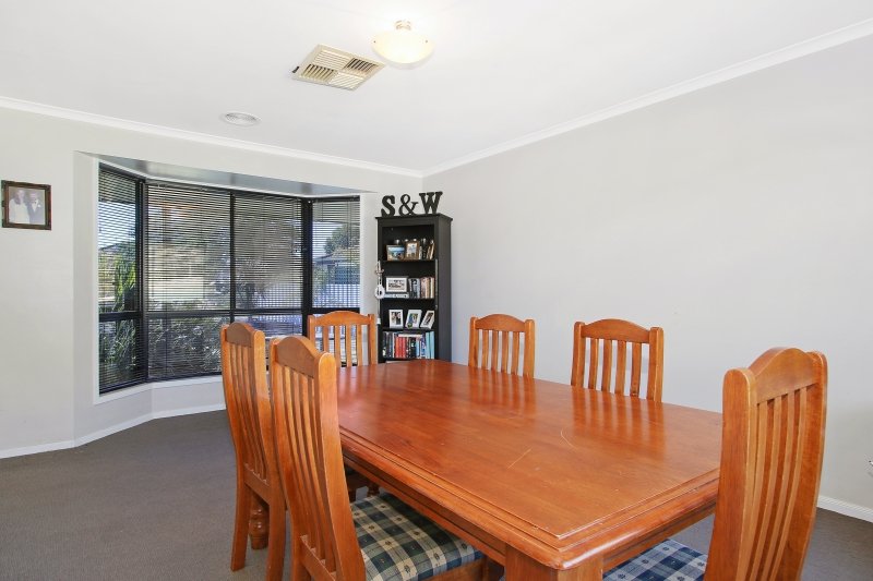 4 Kennedia Street THURGOONA 4